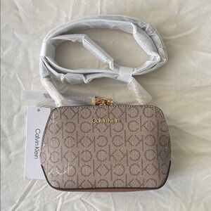 Calvin Klein | Lucy Triple Compartment Crossbody (NWT)